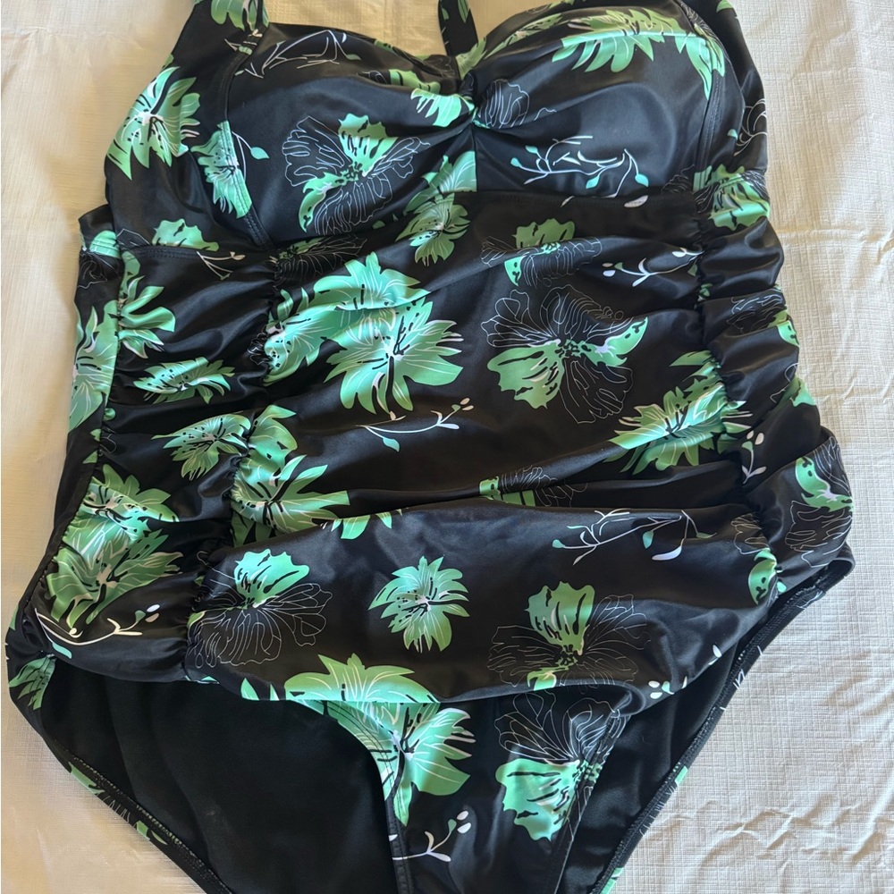 Hanna Nicole - Women’s one piece swimsuit (A3)